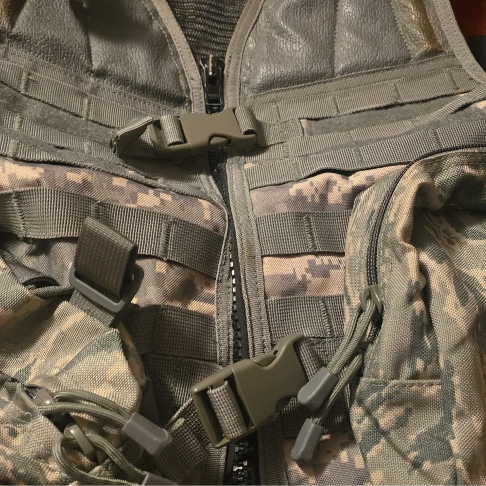 CamelBak BlackHawk Hydration Pack 2L Reservoir MOLLE Camo Adjustable Straps